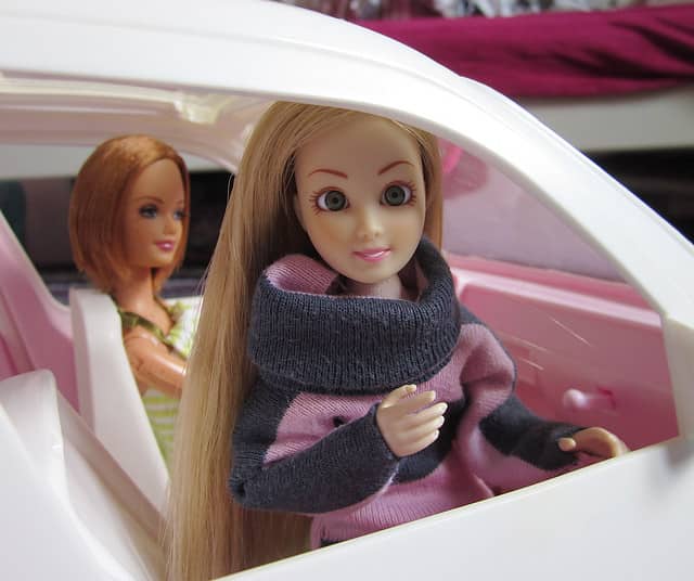 Barbie autó a vagány, belevaló kislányoknak