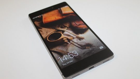 A Huawei P40 Lite E utolérhetetlen sajátosságai